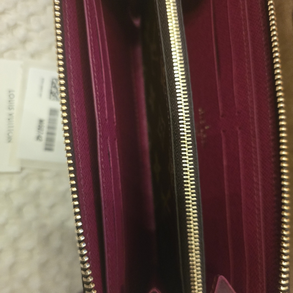 Louis Vuitton Monogram Wallet - Picture 4 of 7